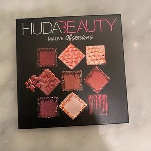 Huda Beauty Mauve Obsessions eyeshadow palette